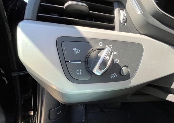 Audi A4 cena 84000 przebieg: 147000, rok produkcji 2019 z Warszawa małe 631